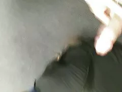 الفتاة التي تريد الجلوس أمام الكمبيوتر فيلم سكسي فرنسي ، والرجل لا يعطي