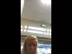 الرجل سكسي فرنسي حديث الملاعين امرأة ناضجة في مرحاض عام